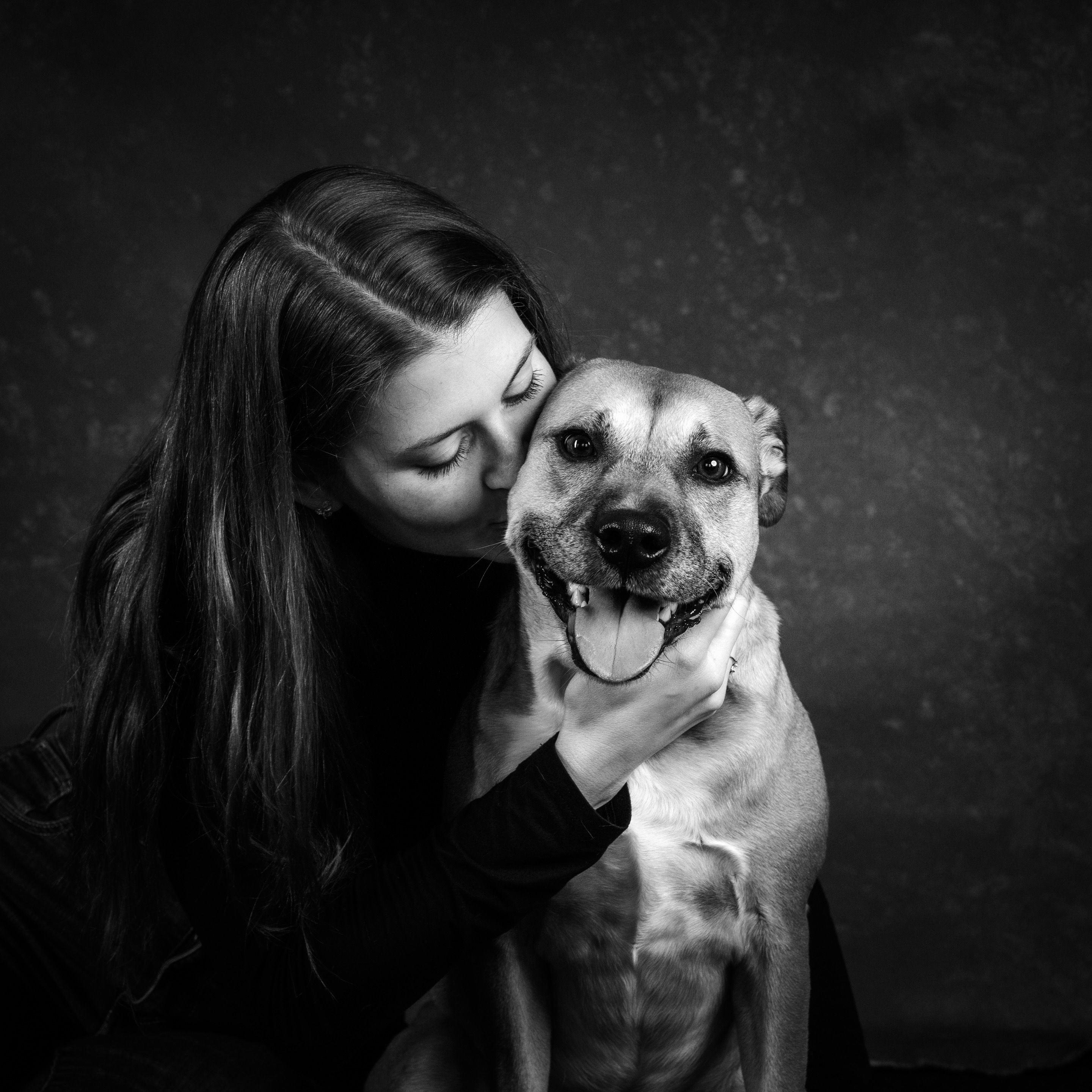The kind of love you can feel in a photograph. 🤍 Timeless portraits of the bond between you and your best friend.