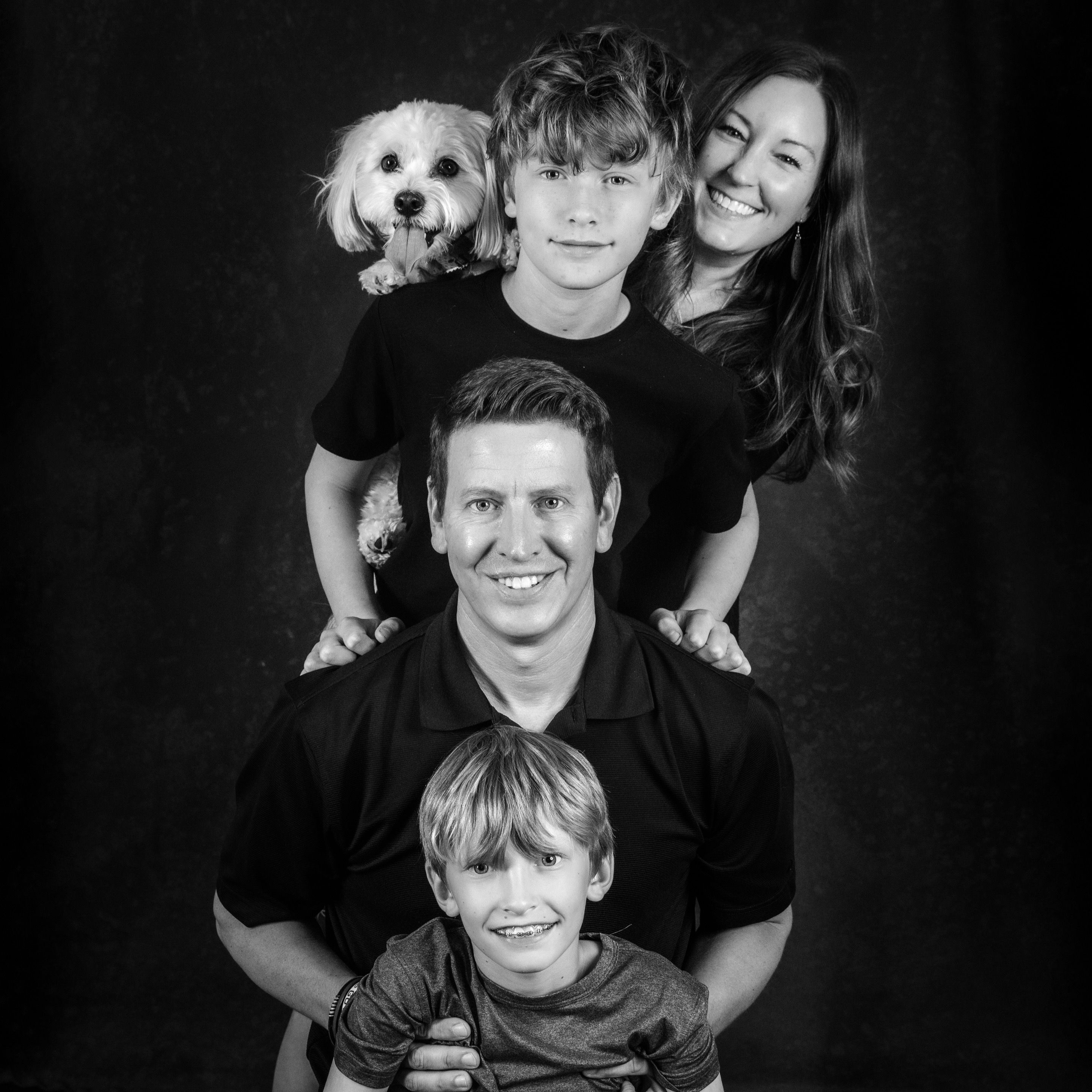 Don’t forget to have FUN with the ones you love! ❤️ #FamilyPhotography #FamilyFun #MakeMemories #FamilyLove #KristalStud