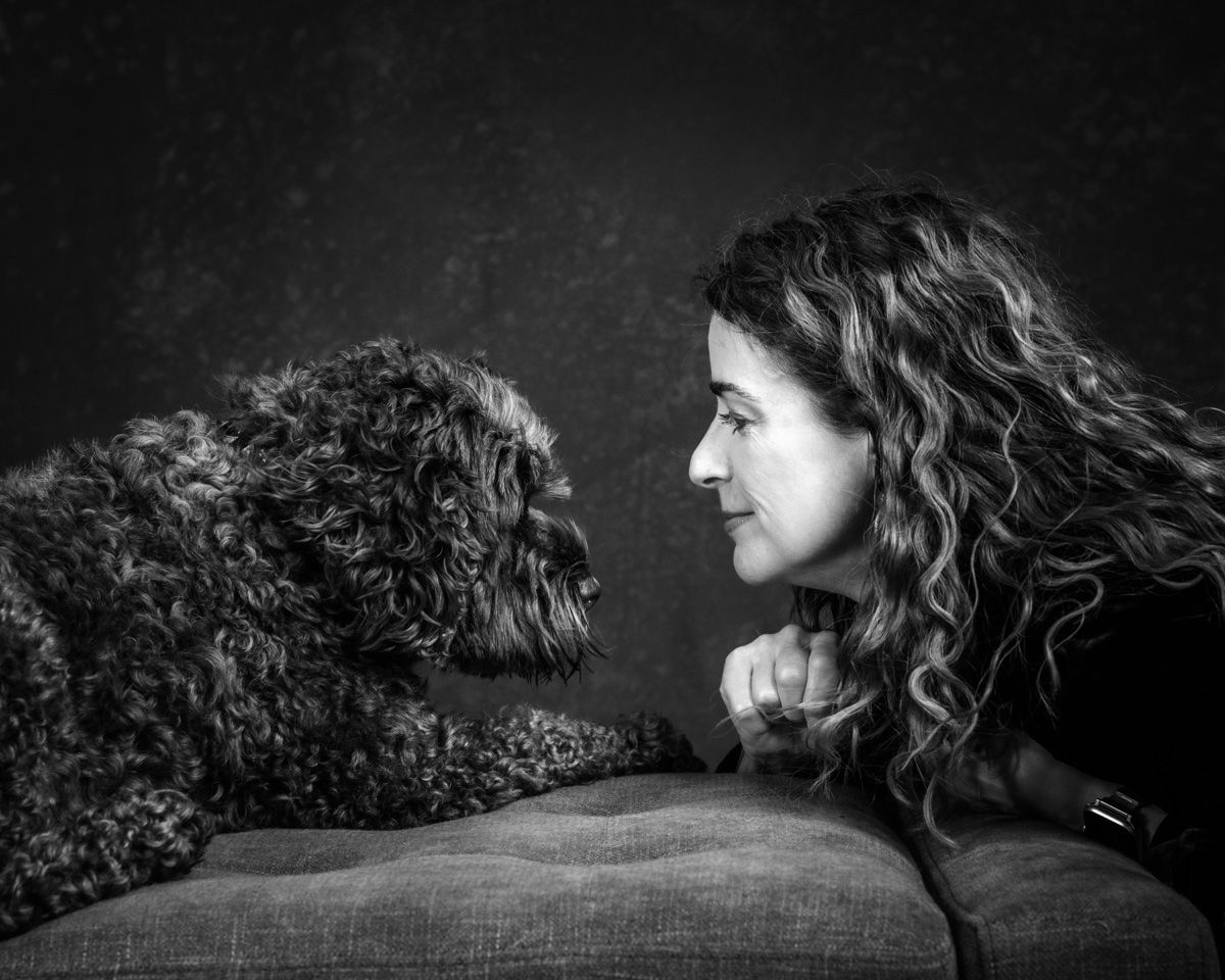 Jonna nose to nose with her doodle