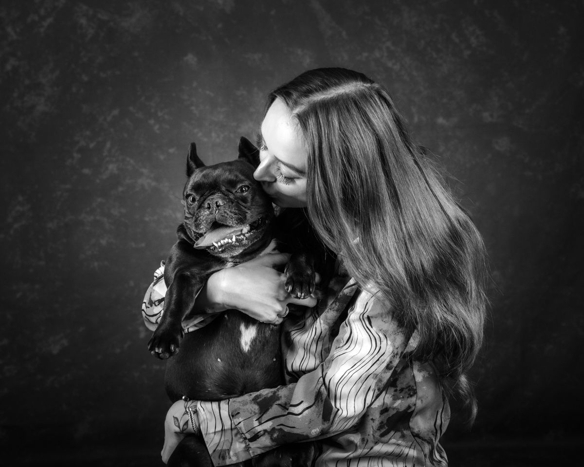 Victoria kissing Sable
