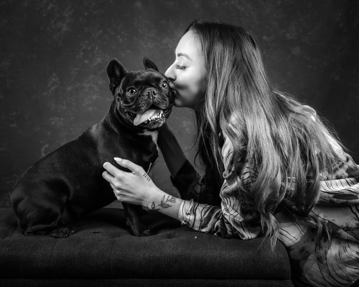 Victoria kissing Sable on the cheek